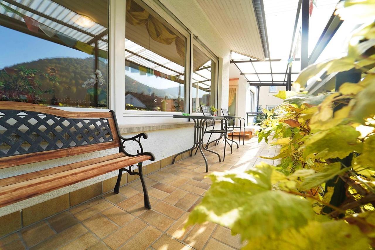 Ferienwohnung Im Haus Lotus Mit Grossem Balkon Und Garten Bad Urach Buitenkant foto